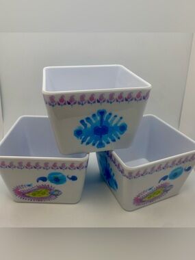 Set of 3 melamine bowls by Nicole Miller